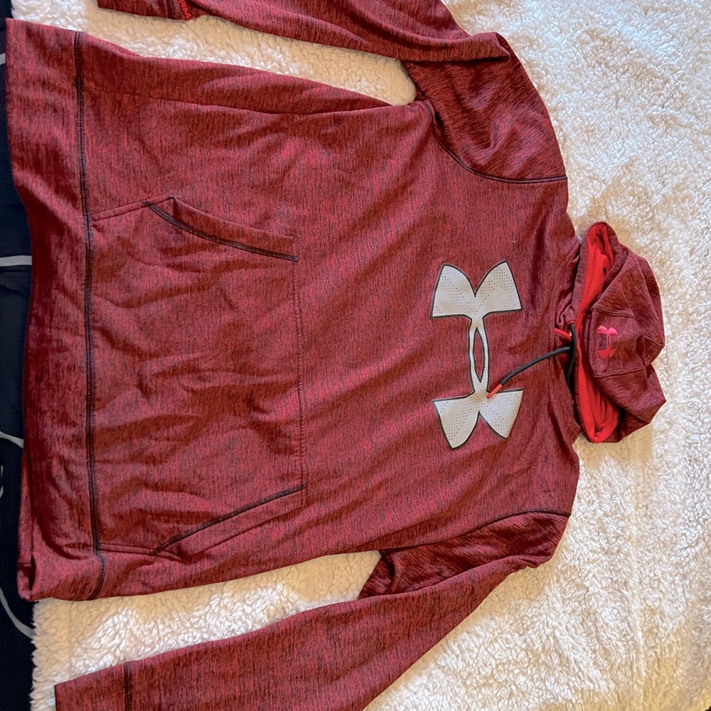 Mens burgundy under Armour hoodie size xl